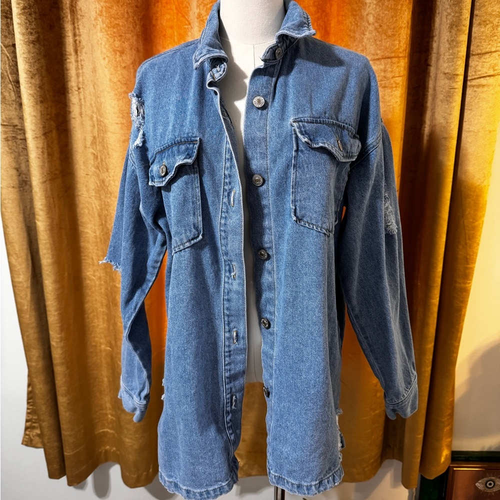 Forever 21 Distressed Denim Jacket‎ SZ MED